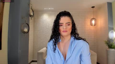 Snapshot of kyliejenkins1 chatting on 11.19.25 Kylie Jenkins online show from 11.19.25