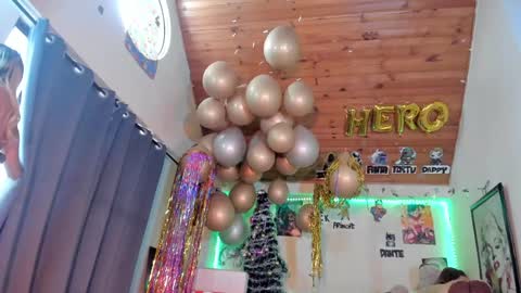 Snapshot of kyliekandy chatting on 12.08.24 online show from 12.08.24