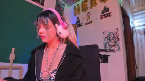 Snapshot of kyliekandy chatting on 09.11.25 online show from 09.11.25