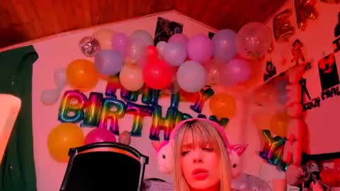 Snapshot of kyliekandy chatting on 11.20.25 online show from 11.20.25