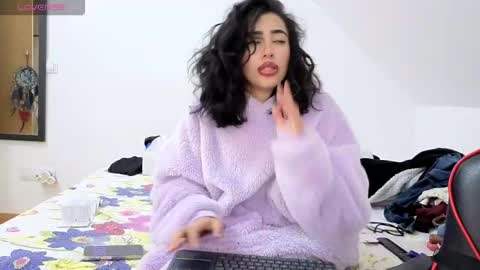 kyliemamihottie online show from 10.25.25