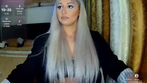 Snapshot of kylieoneadams chatting on 12.19.25 kylie online show from 12.19.25