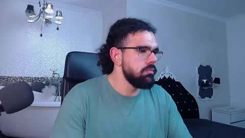 Snapshot of kysonrhodes chatting on 12.18.25 KysonRhodes online show from 12.18.25