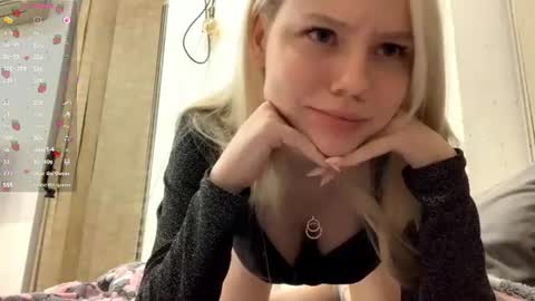 Snapshot of l1sa_bun chatting on 06.13.26 Alice online show from 06.13.26