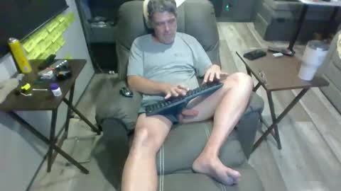 Snapshot of l8tniter chatting on 10.30.25 l8tniter online show from 10.30.25