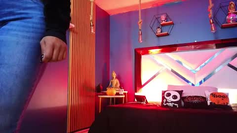 Cris  online show from 10.29.25