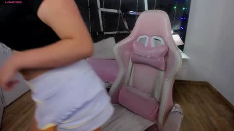  L A R A   online show from 12.13.24