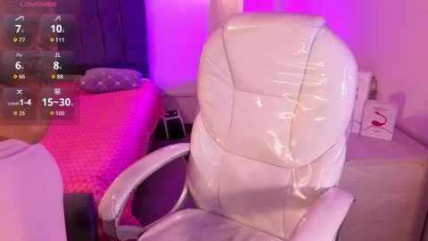  L A R A   online show from 11.23.25