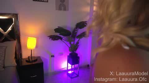 Snapshot of laauura_1 chatting on 02.21.25 Only Fans laauura online show from 02.21.25