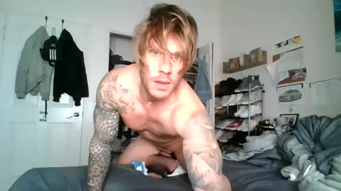 Snapshot of lacrioxcum18 chatting on 12.15.24 lacrioxcum18 online show from 12.15.24