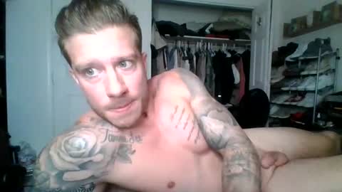 Snapshot of lacrioxcum18 chatting on 12.31.24 lacrioxcum18 online show from 12.31.24