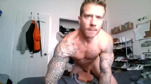 Snapshot of lacrioxcum18 chatting on 02.25.25 lacrioxcum18 online show from 02.25.25