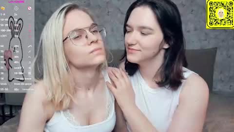 Violet and Isabel online show from 06.28.26