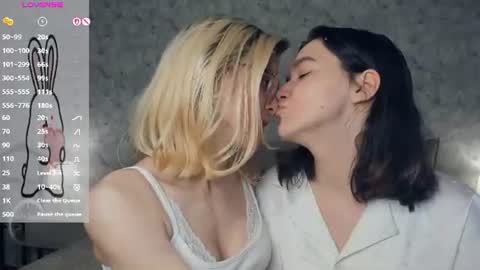 Violet and Isabel online show from 08.03.26
