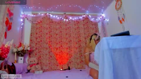 Laden And Juan online show from 11.22.25