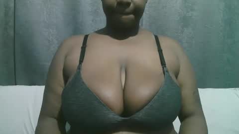 lady_dearra online show from 10.19.25
