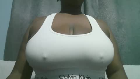 Snapshot of lady_dearra chatting on 10.22.25 lady_dearra online show from 10.22.25