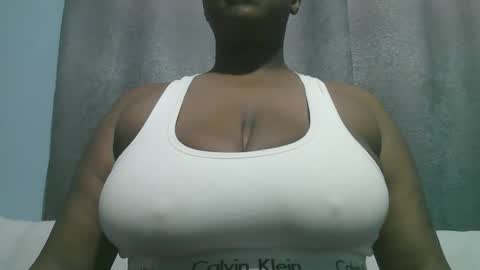 Snapshot of lady_dearra chatting on 10.31.25 lady_dearra online show from 10.31.25