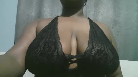 Snapshot of lady_dearra chatting on 10.31.25 lady_dearra online show from 10.31.25