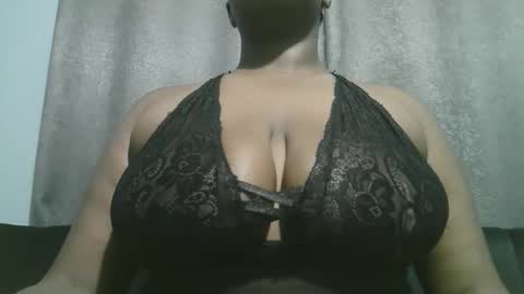 Snapshot of lady_dearra chatting on 11.13.25 lady_dearra online show from 11.13.25