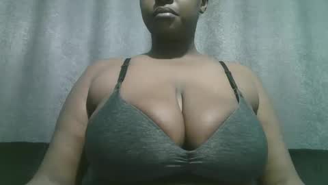 Snapshot of lady_dearra chatting on 11.21.25 lady_dearra online show from 11.21.25