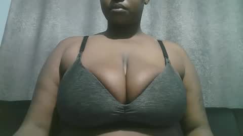 Snapshot of lady_dearra chatting on 11.22.25 lady_dearra online show from 11.22.25