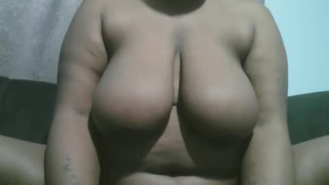 Snapshot of lady_dearra chatting on 12.01.25 lady_dearra online show from 12.01.25