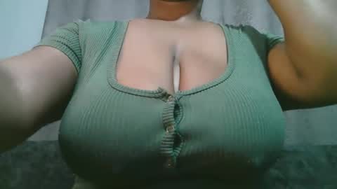 Snapshot of lady_dearra chatting on 04.22.26 lady_dearra online show from 04.22.26