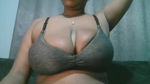 Snapshot of lady_dearra chatting on 05.01.26 lady_dearra online show from 05.01.26