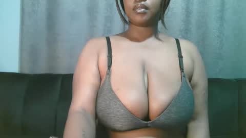 Snapshot of lady_dearra chatting on 05.17.26 lady_dearra online show from 05.17.26