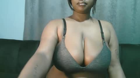 Snapshot of lady_dearra chatting on 05.18.26 lady_dearra online show from 05.18.26
