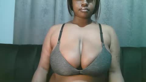 Snapshot of lady_dearra chatting on 05.19.26 lady_dearra online show from 05.19.26