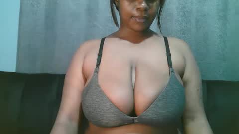 Snapshot of lady_dearra chatting on 05.23.26 lady_dearra online show from 05.23.26