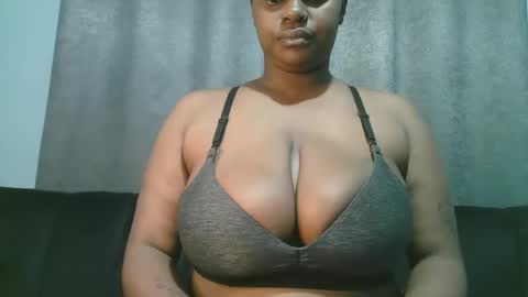 Snapshot of lady_dearra chatting on 06.02.26 lady_dearra online show from 06.02.26