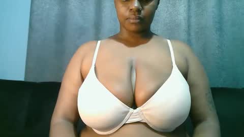 Snapshot of lady_dearra chatting on 06.03.26 lady_dearra online show from 06.03.26