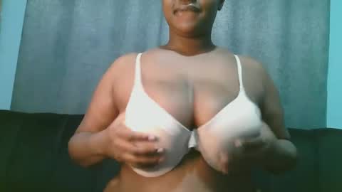 Snapshot of lady_dearra chatting on 06.05.26 lady_dearra online show from 06.05.26