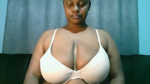 Snapshot of lady_dearra chatting on 06.06.26 lady_dearra online show from 06.06.26