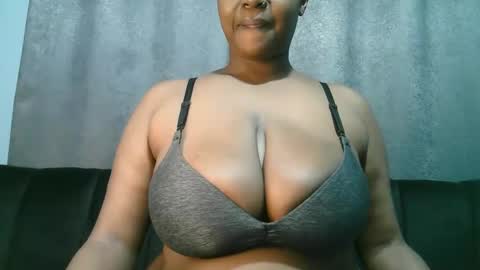 Snapshot of lady_dearra chatting on 06.07.26 lady_dearra online show from 06.07.26