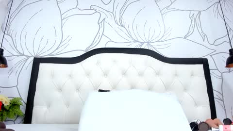 Snapshot of lady_falcon chatting on 02.25.26 LADY online show from 02.25.26