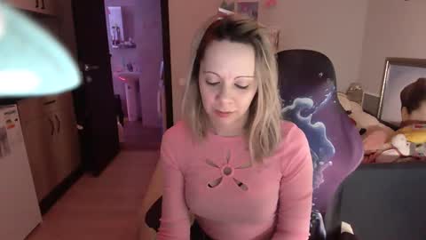 Snapshot of lady_smile69 chatting on 02.23.25 lady_smile69 online show from 02.23.25