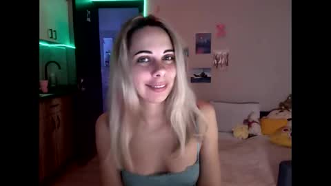 Snapshot of lady_smile69 chatting on 09.13.25 lady_smile69 online show from 09.13.25