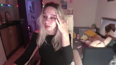 Snapshot of lady_smile69 chatting on 10.21.25 lady_smile69 online show from 10.21.25