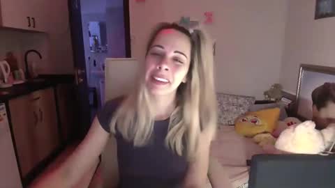 Snapshot of lady_smile69 chatting on 11.02.25 lady_smile69 online show from 11.02.25