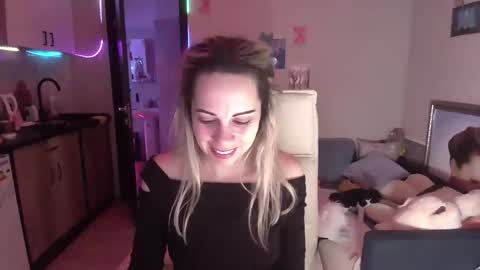 Snapshot of lady_smile69 chatting on 11.08.25 lady_smile69 online show from 11.08.25