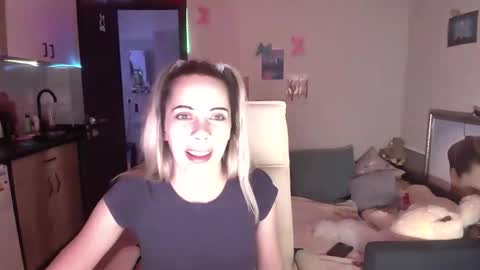 Snapshot of lady_smile69 chatting on 11.13.25 lady_smile69 online show from 11.13.25