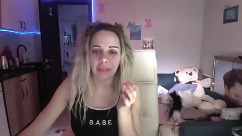 Snapshot of lady_smile69 chatting on 11.17.25 lady_smile69 online show from 11.17.25