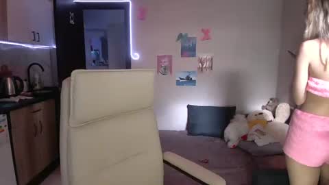 Snapshot of lady_smile69 chatting on 11.23.25 lady_smile69 online show from 11.23.25