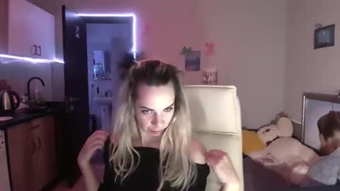 Snapshot of lady_smile69 chatting on 11.24.25 lady_smile69 online show from 11.24.25