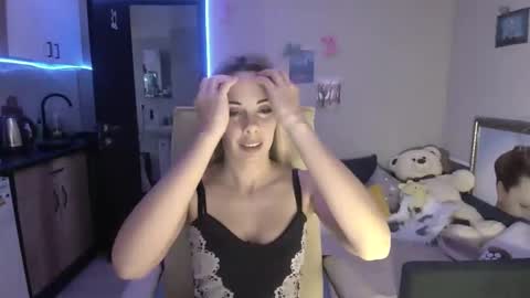 Snapshot of lady_smile69 chatting on 11.30.25 lady_smile69 online show from 11.30.25