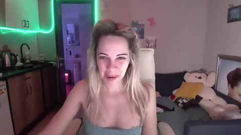 Snapshot of lady_smile69 chatting on 12.04.25 lady_smile69 online show from 12.04.25